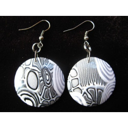 Earrings, gray and white floral patterns, in Fimo