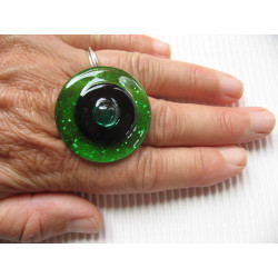 Large graphic ring, green pearl, on black and green resin background