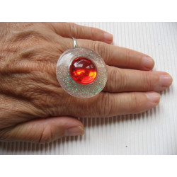 Large ring, large orange pearl, on a pearly white resin background