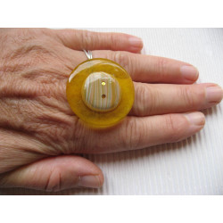 Large ring, yellow camaieu cabochon in fimo, on a yellow resin background